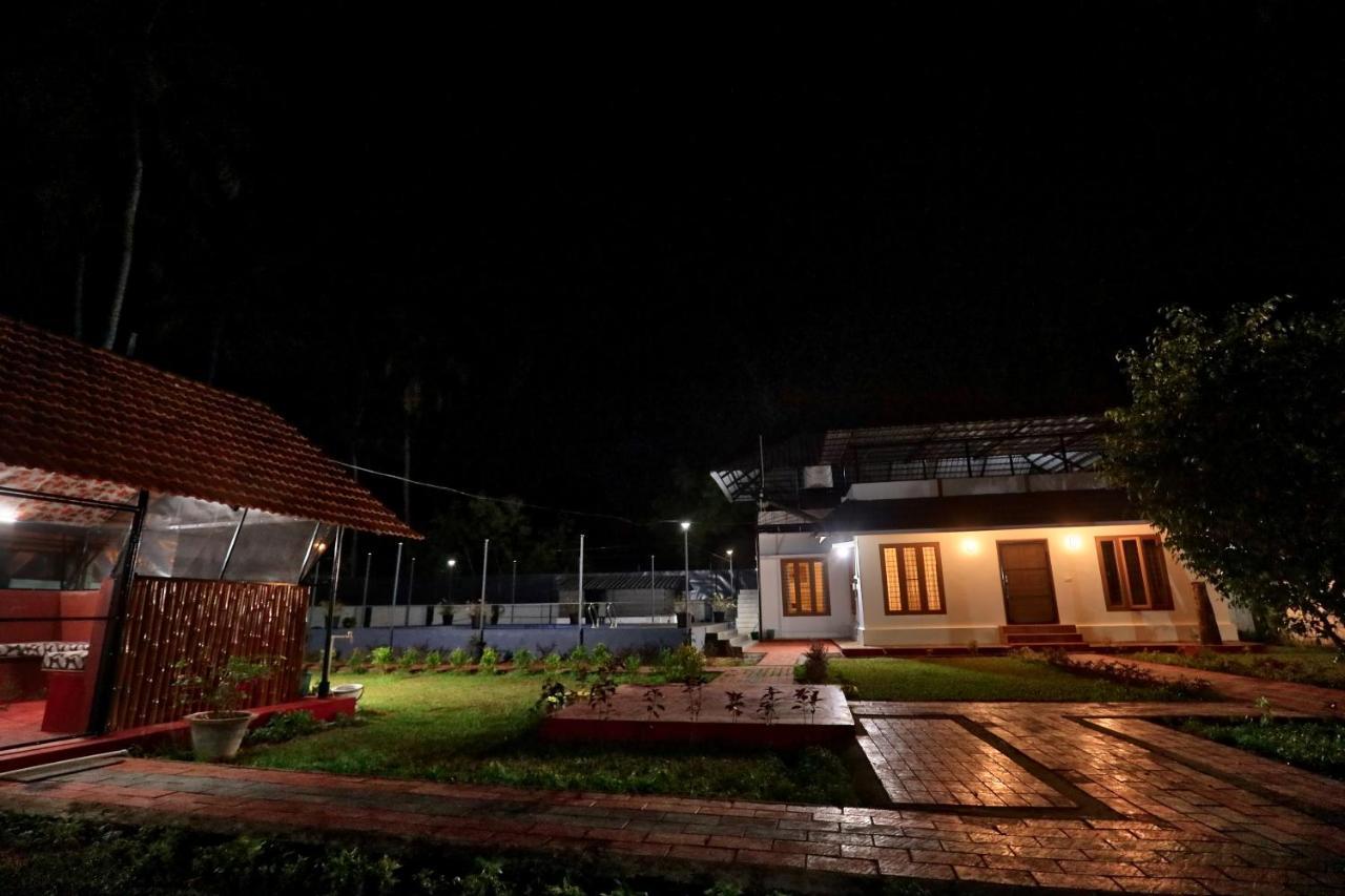 Waves And Shores Beach Villa Mararikulam Buitenkant foto
