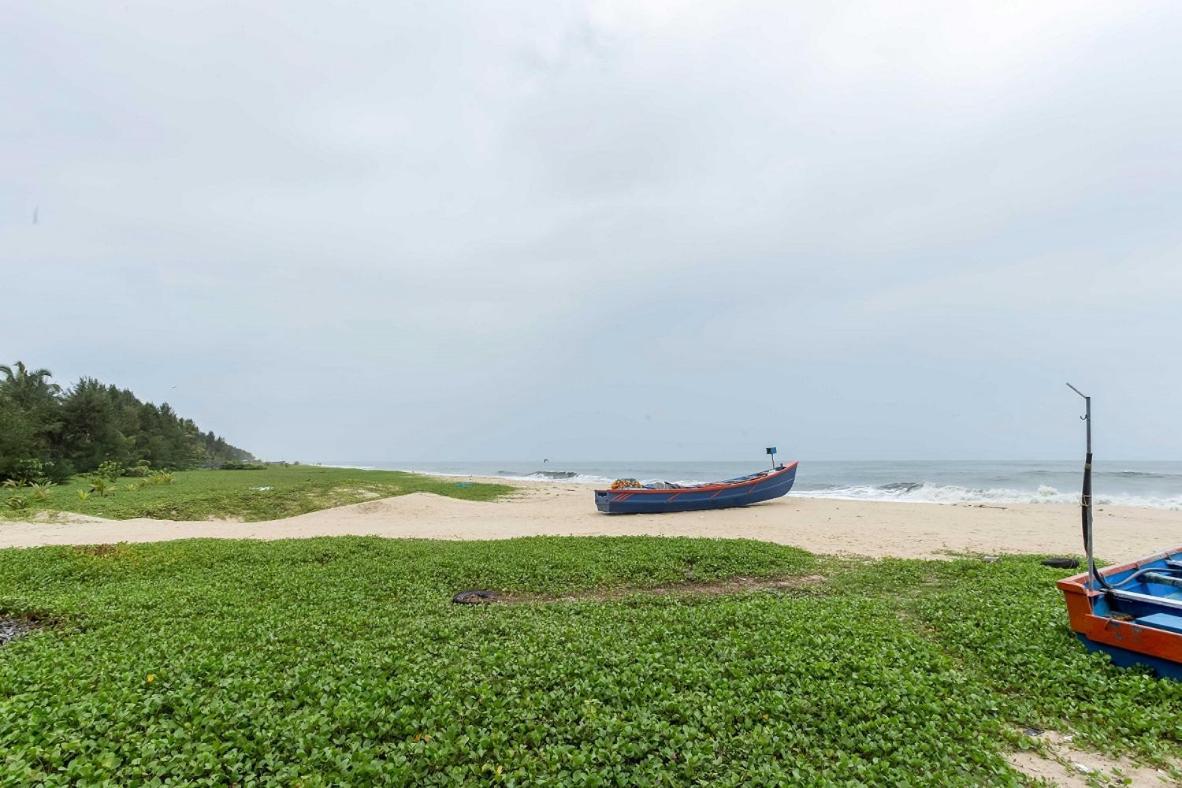 Waves And Shores Beach Villa Mararikulam Buitenkant foto
