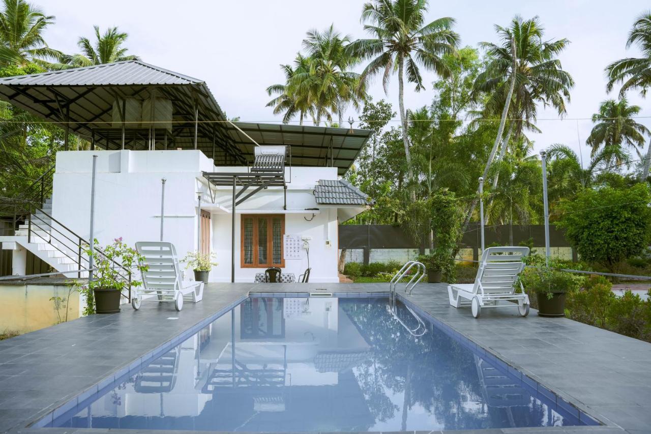 Waves And Shores Beach Villa Mararikulam Buitenkant foto